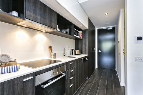 Complete Host Halo Apartments - Accommodation Melbourne 29