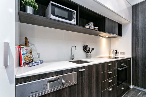 Complete Host Halo Apartments - Accommodation Melbourne 18