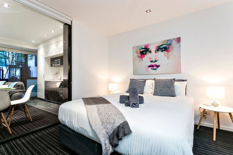 Complete Host Halo Apartments - Accommodation Melbourne 2