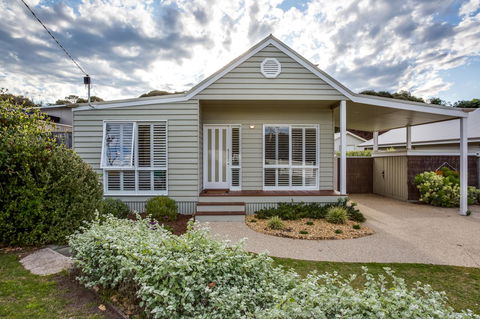 Cute Cottage On Cain - Beach At End Of Street - Accommodation Melbourne 19