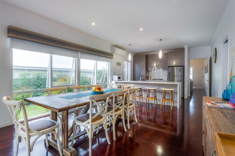 Cute Cottage On Cain - Beach At End Of Street - Accommodation Melbourne 2