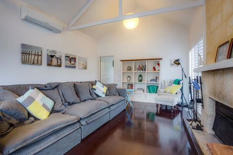 Cute Cottage On Cain - Beach At End Of Street - Accommodation Melbourne 5