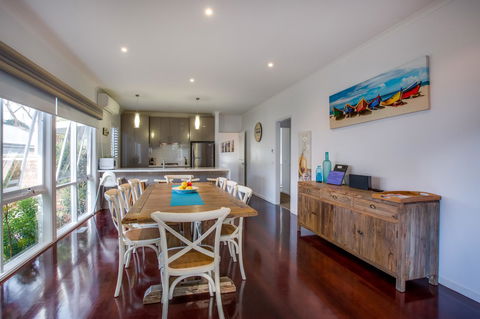 Cute Cottage On Cain - Beach At End Of Street - Accommodation Melbourne 3