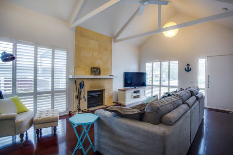 Cute Cottage On Cain - Beach At End Of Street - Accommodation Melbourne 1