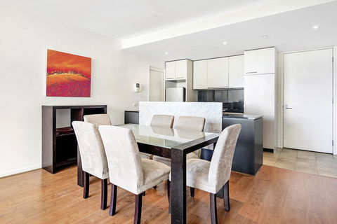 ULTIQA Little Collins (located At The Hero Apartment Building) - Melbourne 4u 17