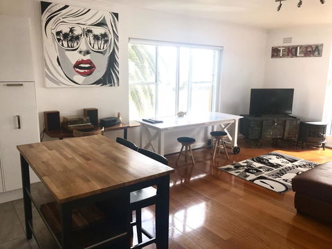 Beach Front Beauty - Accommodation Melbourne 0