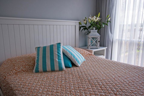 Stunning Waterfront Only 10 Minutes To Phillip Island - FREE EV UNIT 7kW For Electric Cars - Pet Friendly, Fireplace FREE WIFI Wine & Chocolates - Accommodation Melbourne 16