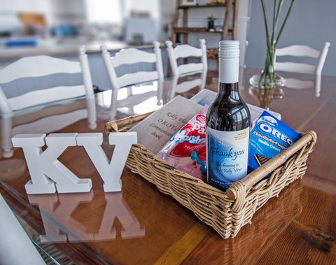 Stunning Waterfront Only 10 Minutes To Phillip Island - FREE EV UNIT 7kW For Electric Cars - Pet Friendly, Fireplace FREE WIFI Wine & Chocolates - Accommodation Melbourne 3