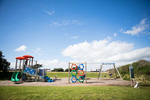 Stunning Waterfront Only 10 Minutes To Phillip Island - FREE EV UNIT 7kW For Electric Cars - Pet Friendly, Fireplace FREE WIFI Wine & Chocolates - Accommodation Melbourne 8