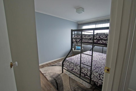 Stunning Waterfront Only 10 Minutes To Phillip Island - FREE EV UNIT 7kW For Electric Cars - Pet Friendly, Fireplace FREE WIFI Wine & Chocolates - Accommodation Melbourne 18