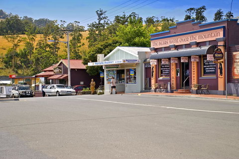 The Bears Went Over The Mountain - Accommodation Melbourne 2