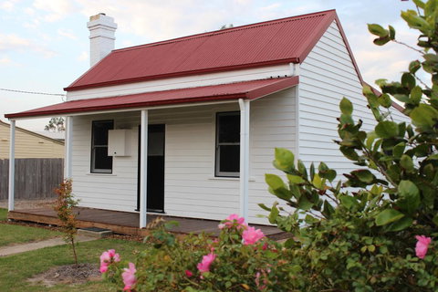 The Cottage - Accommodation Melbourne 3