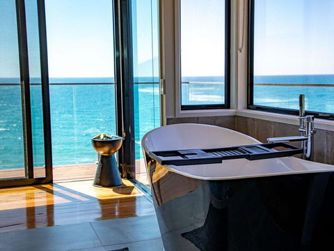 THE DECK HOUSE - A WYE RIVER ICON - Accommodation Melbourne 2