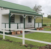 The Dollhouse Cottage - Accommodation Melbourne