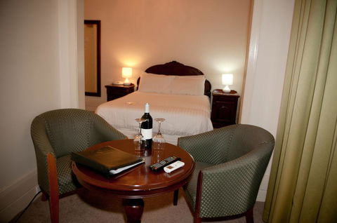 The Hotel Shamrock - Accommodation Melbourne 1