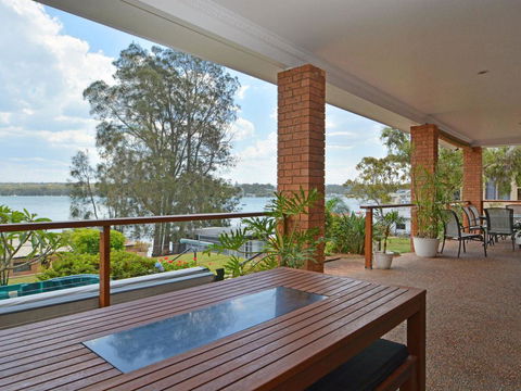 The House On The Lake @ Fishing Point, Lake Macquarie - Honestly Put The Line In And Catch Fish - Accommodation Melbourne 0