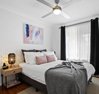 The Neo stylish central apartment with aircon courtyard and Netflix - Accommodation Melbourne