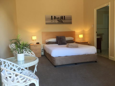 The Nosh & Nod - Howick Street - Accommodation Melbourne 0