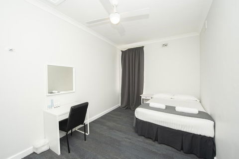 The Parade Hotel - Accommodation Melbourne 3