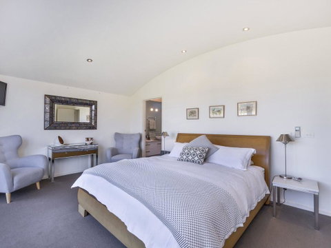 The Quarter Deck - Accommodation Melbourne 0