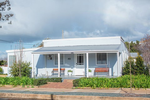 The Rested Guest 3 Bedroom Cottage West Wyalong - Accommodation Melbourne 0