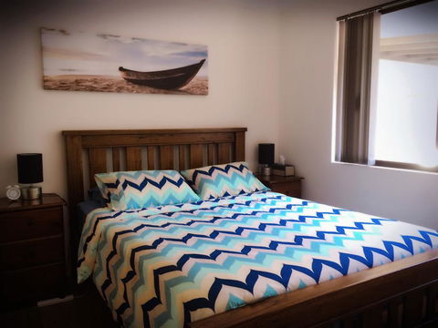 The Royal Dolphin Holiday Home - Accommodation Melbourne 1