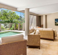 The Stanwell Beach Glass House - beach  pool - Accommodation Melbourne