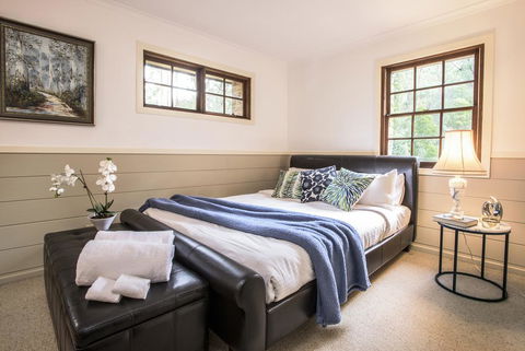 The Stone On The Hill - 3 Bedroom House - Accommodation Melbourne 3