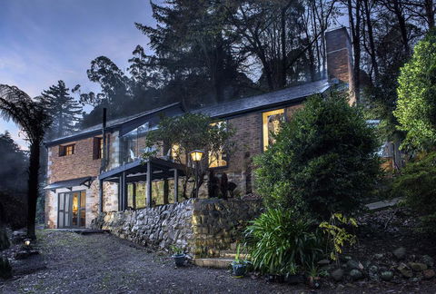 The Stone On The Hill - 3 Bedroom House - Accommodation Melbourne 0