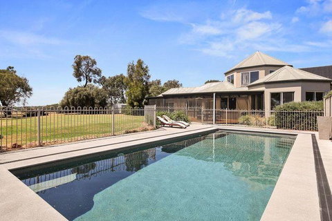 The Track House - Accommodation Melbourne 2