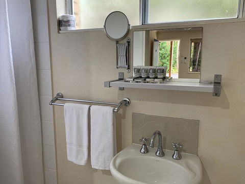Tin Can Bay Motel - Accommodation Melbourne 2