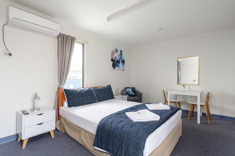 Tin Can Bay's Sleepy Lagoon Motel - Accommodation Melbourne 2