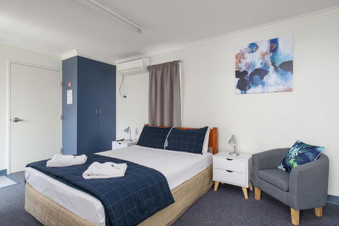Tin Can Bay's Sleepy Lagoon Motel - Accommodation Melbourne 3