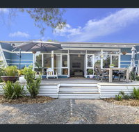 Toot Toot  50s Classic Beach House with Bungalow - Accommodation Melbourne