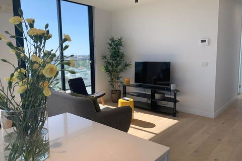 Top Floor Views, Yarraville, 2 Bedroom, 2bathroom - Accommodation Melbourne 2