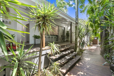 Tranquil & Tropical, Sunshine Beach - Accommodation Melbourne 2