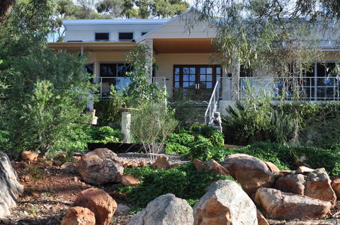Tree Lodge - Accommodation Melbourne 0