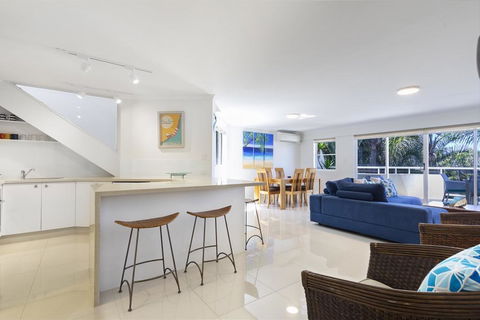 Tropical & Modern With Rooftop Terrace - Accommodation Melbourne 3