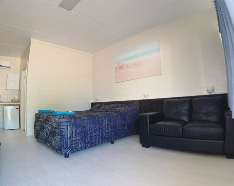 Tropical City Motor Inn - Melbourne 4u 2