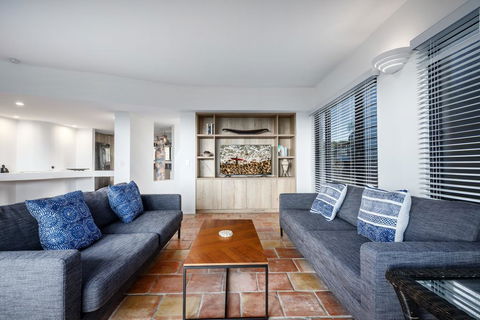 Tuscan Inspired Townhouse Minutes From The Beach - Accommodation Melbourne 3