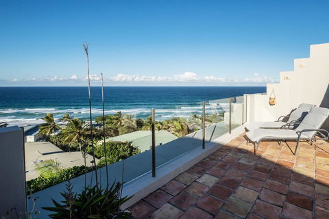 Tuscan Inspired Townhouse Minutes From The Beach - Accommodation Melbourne 0
