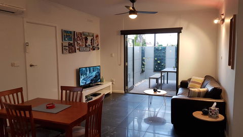 Two Bedroom Garden Apartment - Accommodation Melbourne 2
