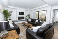 TWO TEN Sleeps 10 Luxury CBD Accommodation