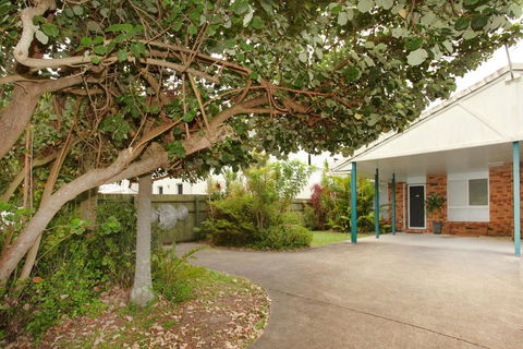 Unit 1/14 Tamarindus Street Marcoola Beach, Pet Friendly, 300 BOND, Linen Supplied - Accommodation Melbourne 1