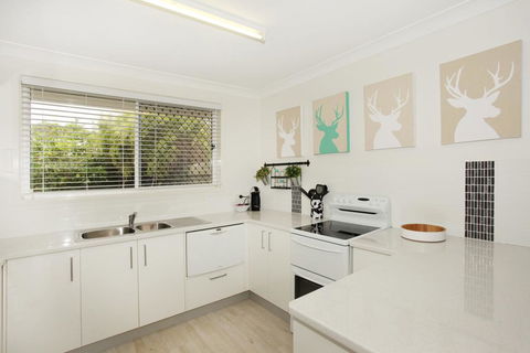 Unit 1/14 Tamarindus Street Marcoola Beach, Pet Friendly, 300 BOND, Linen Supplied - Accommodation Melbourne 3