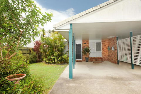 Unit 1/14 Tamarindus Street Marcoola Beach, Pet Friendly, 300 BOND, Linen Supplied - Accommodation Melbourne 2