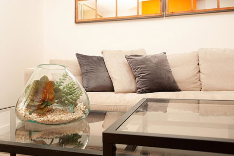 Urban Rest - Young St - Accommodation Melbourne 1