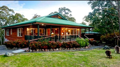 Valley View Luxury Retreat - Accommodation Melbourne 0