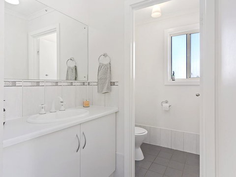 VALLEY VIEWS - 10 Valley Heights Drive - Accommodation Melbourne 1