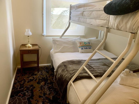 Victoria Albert Guest House Bar Cafe And Restaurant - Accommodation Melbourne 3